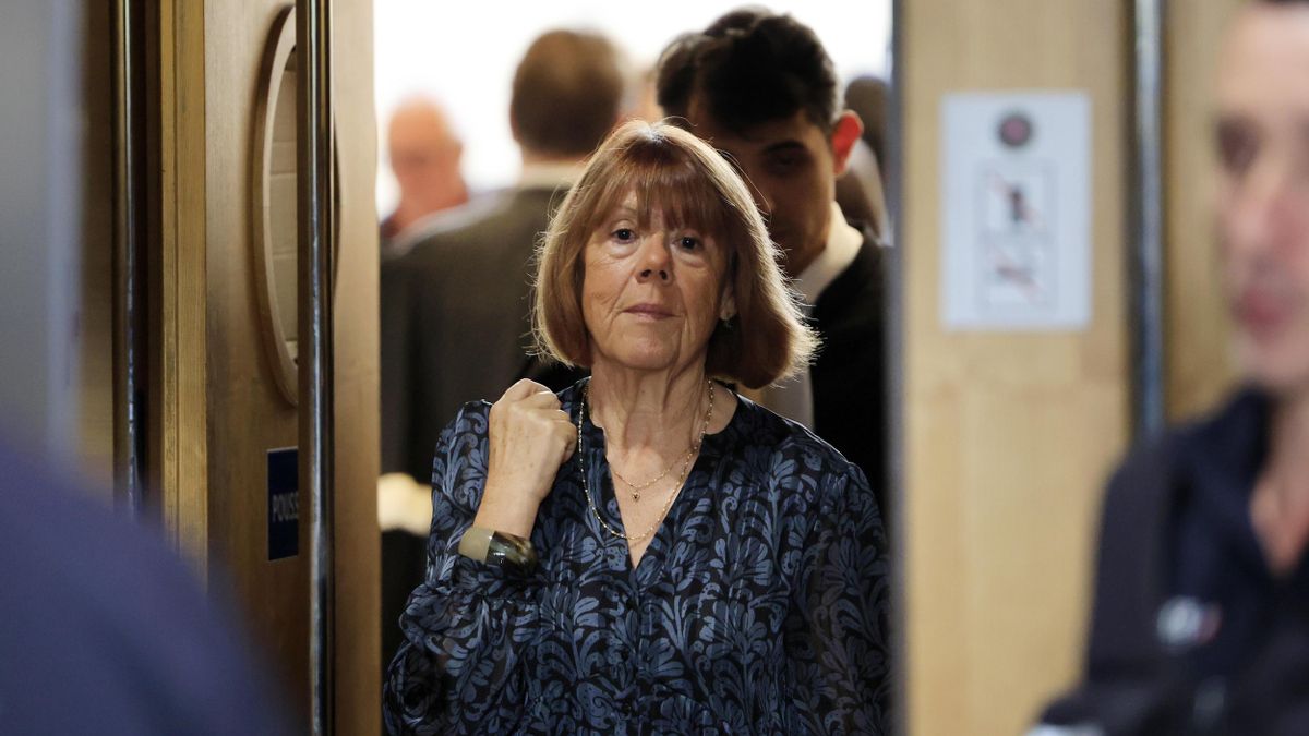 Gisèle Pelicot abandona los tribunales de Aviñón.
