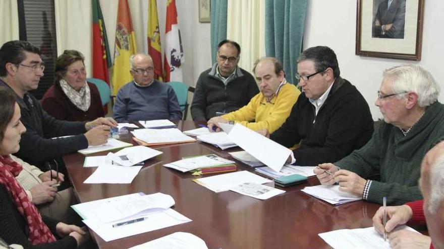 Integrantes de la Mancomunidad Tierras de Aliste durante la asamblea general.