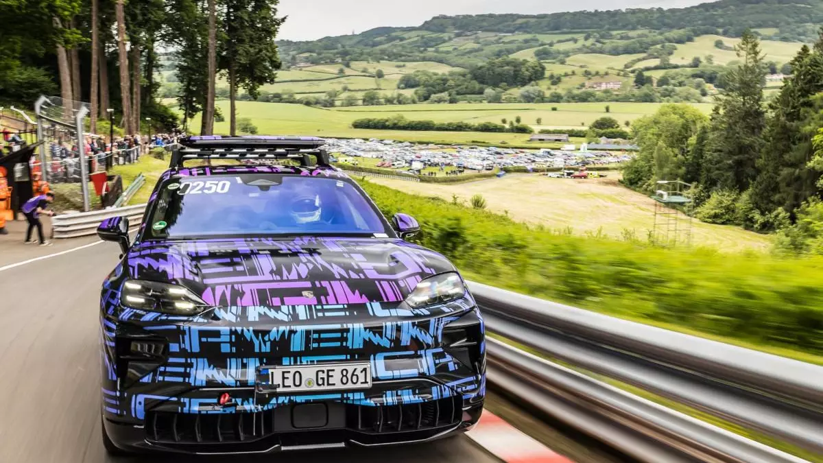 El Porsche Cayenne Electric quiere hacer mucho ruido