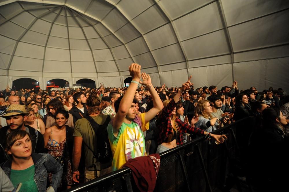 La banda Temples hizo vibrar al público en la madrugada del sábado en A Illa