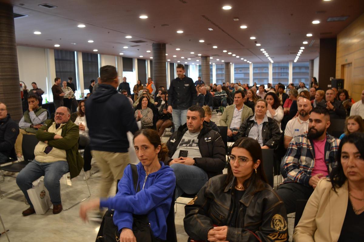 Público presente ayer en el hotel Palacio de Cristal, en Oviedo, durante la entrega de premios.