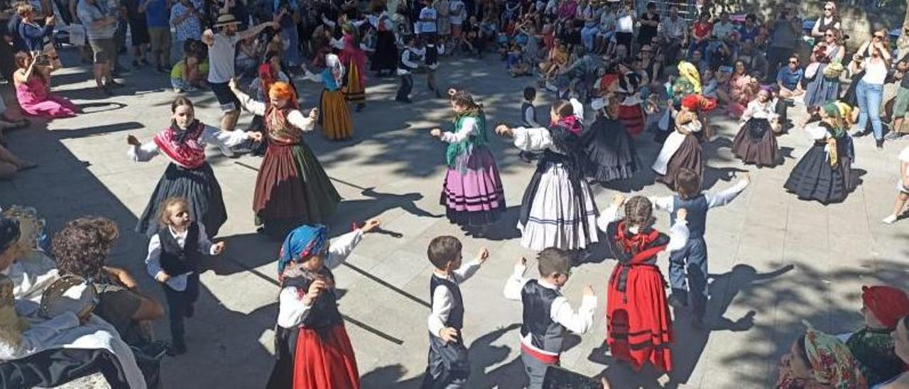 Un momento de la celebración de ayer de Peis d’hos en el atrio de Darbo.   | // FDV