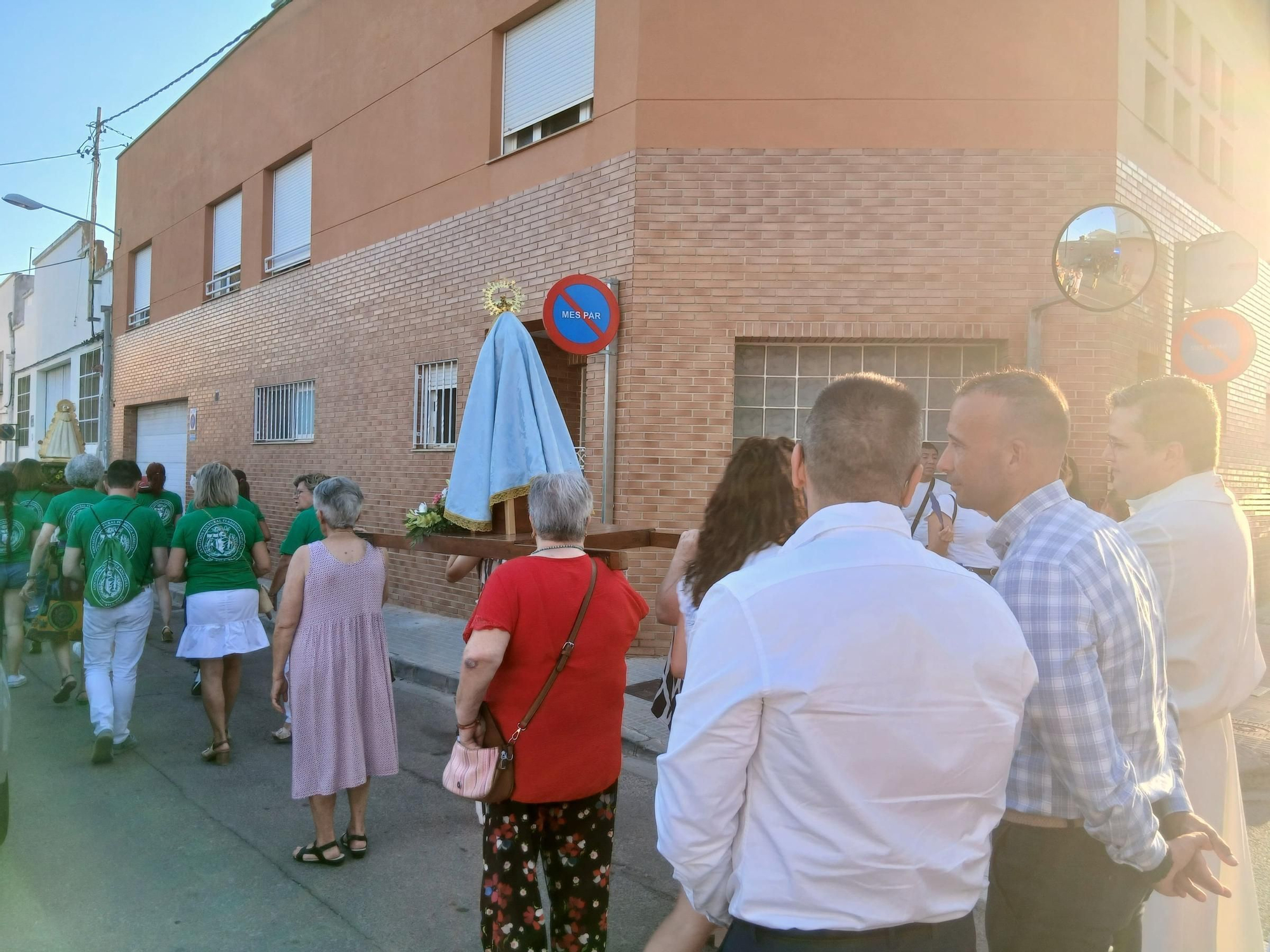 Misa y procesión en las fiestas del barrio El Progreso en Vila-real