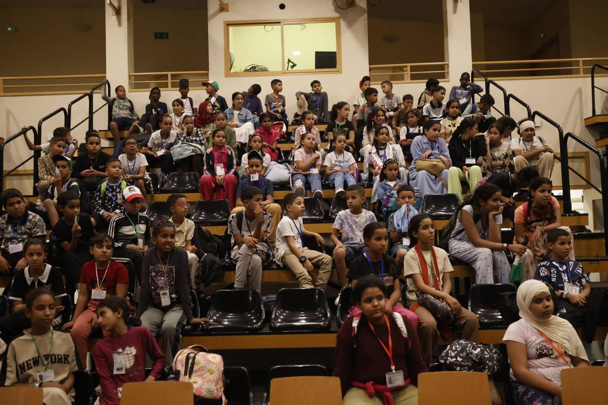 Recepción en Avilés de los niños saharauis del programa Vacaciones en paz