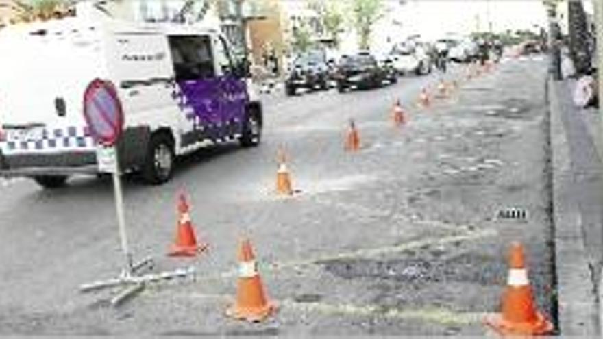 L&#039;avinguda Just Marlès el passat dijous amb cons per evitar que s&#039;aparqui.