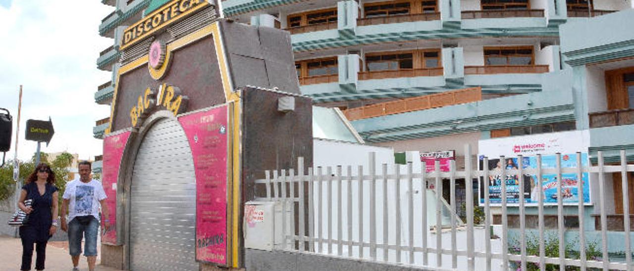 Fachada del aparthotel Playa del Inglés, actualmente en obras.