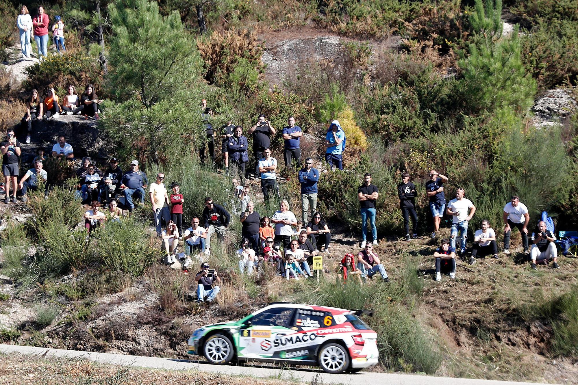 Víctor Senra arrasa en el Rallye Rías Baixas