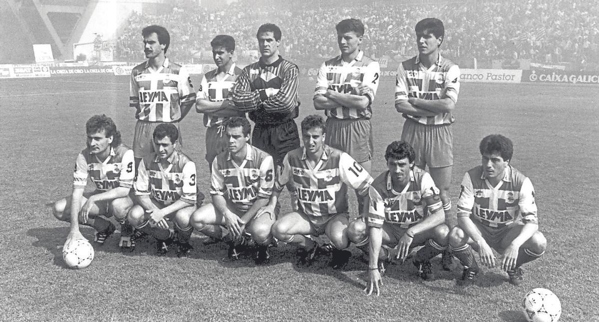 Formación inicial del Deportivo en 1991, cuando el club regresó a Primera 18 años después.
