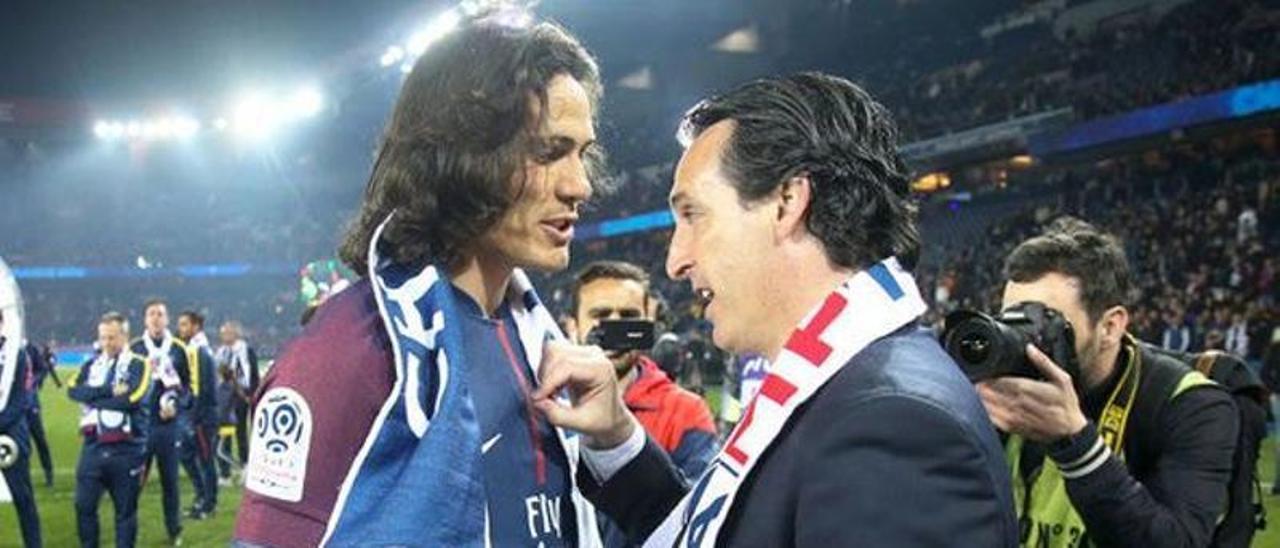 Cavani y Emery, tras un partido del PSG.