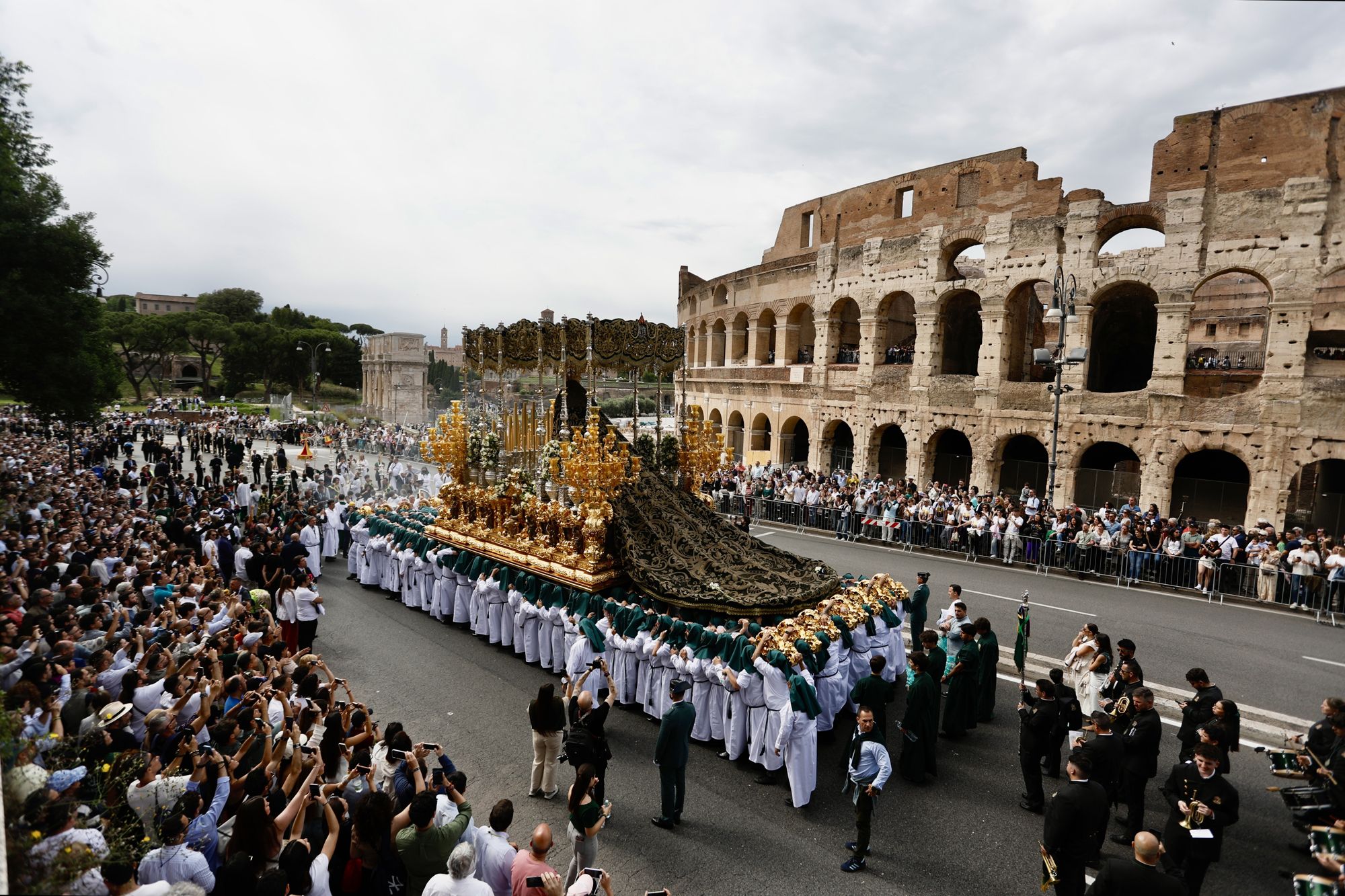 Gran procesión por el Jubileo de las Cofradías, en fotos