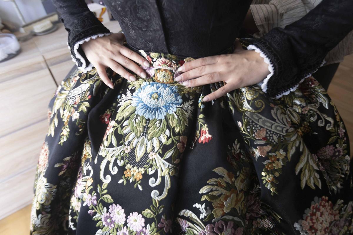 El arte de vestir a la Belleza: Tradición y elegancia a las puertas de las Hogueras de San Juan de Alicante