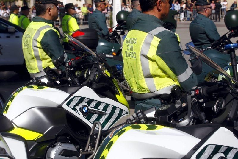 La Guardia Civil rinde homenaje a la Virgen del Pilar, su patrona.