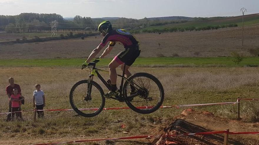 Sara Yusto y Martín Mata ganan el Trofeo Veguilla