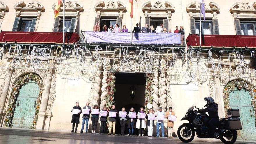 El gobierno de Barcala se queda solo en el acto del 25N en el Ayuntamiento de Alicante