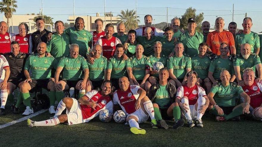 Sant Jordi y Ajax renuevan su amistad sobre el césped