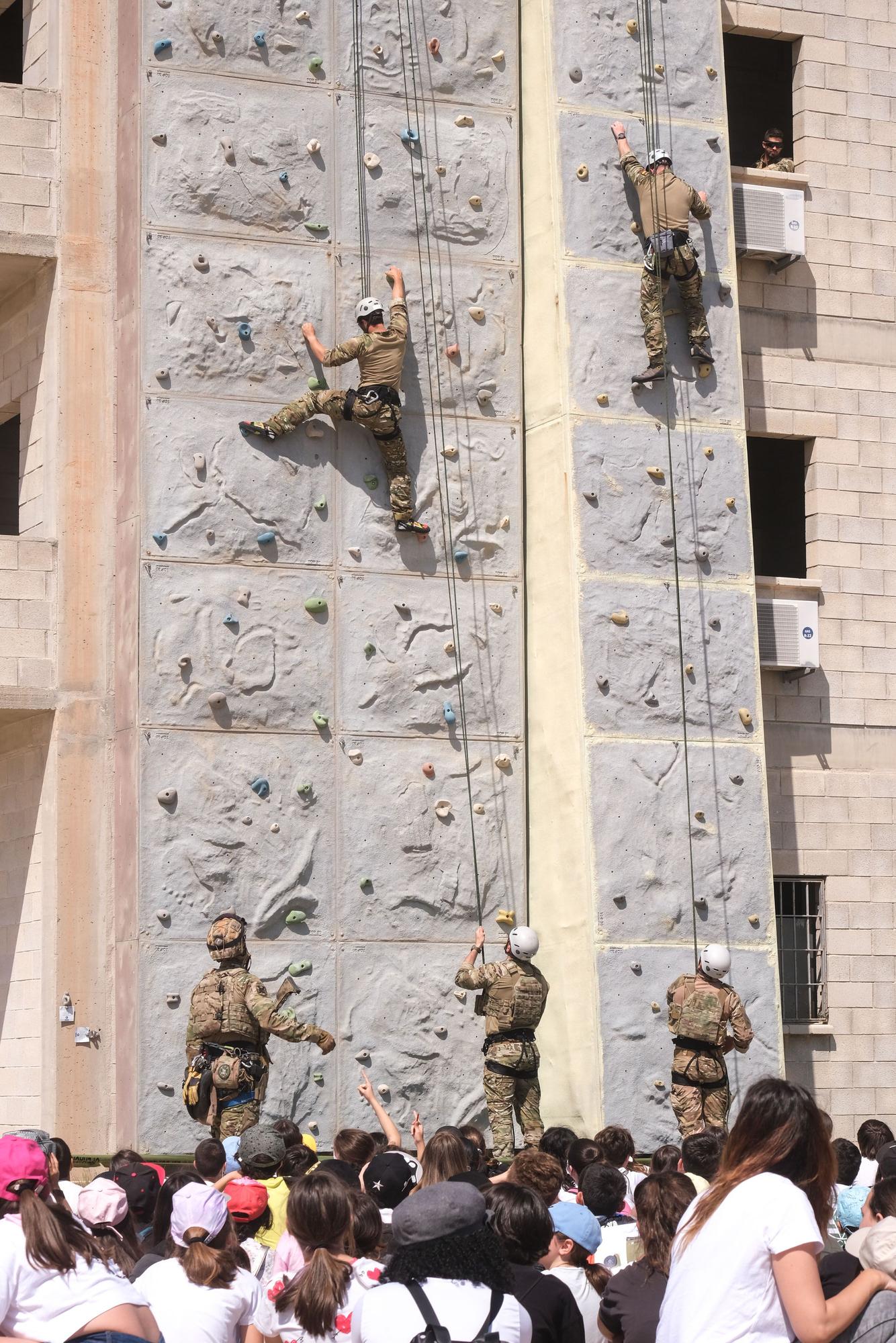 1600 niños de colegios de la provincia visitan la base militar del MOE en Rabasa