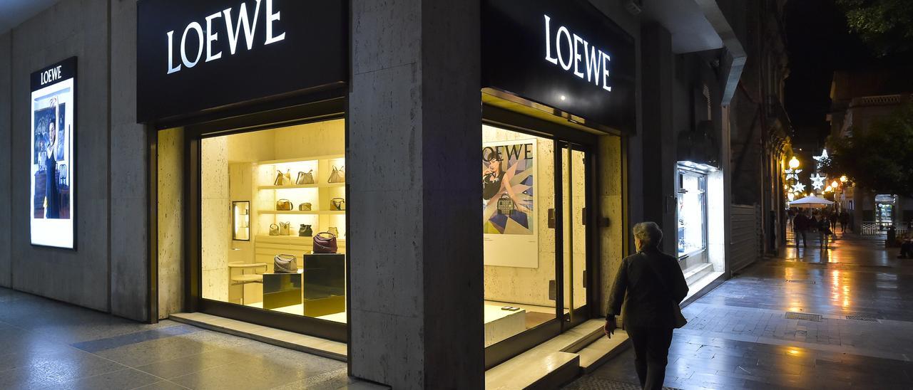 Fachadas del establecimiento de la marca Loewe en la calle San Bernardo