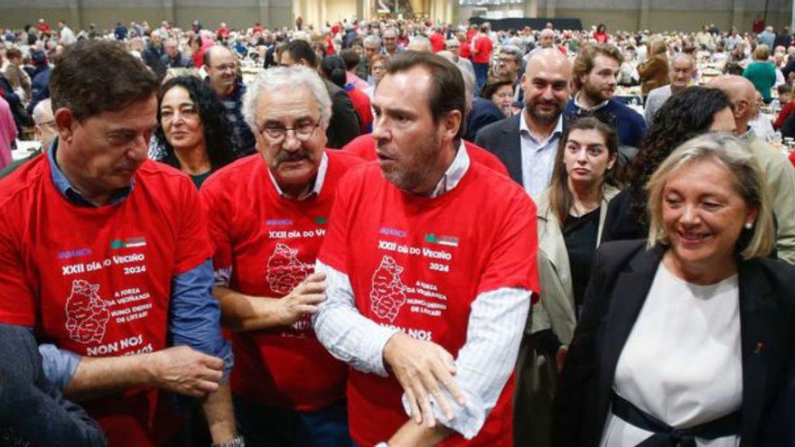 Puente, galardonado en el Día do Veciño con 5.000 personas