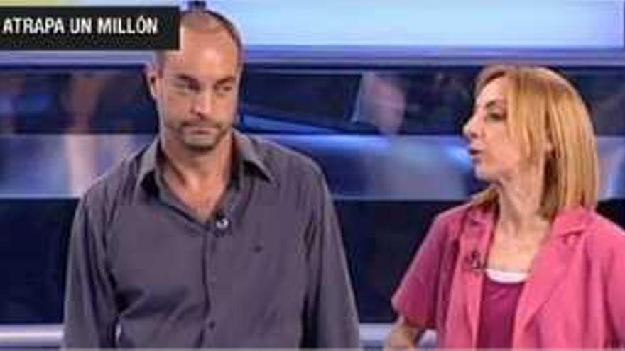 Luisa María Botella con su hermano en el concurso de Antena 3.