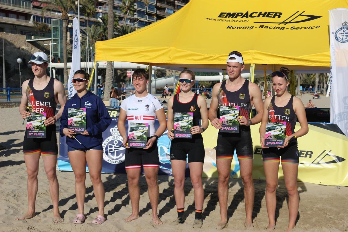 Aitana Carrión en el dobles juvenil mixto