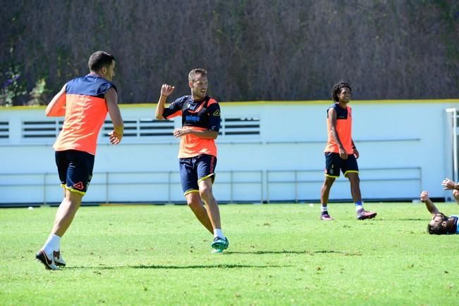 Entrenamiento UD Las Palmas en Barranco Seco ...