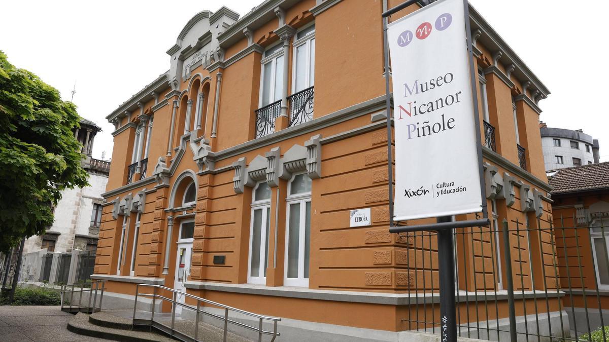 Una vista del museo de Nicanor Piñole en la plaza de Europa.