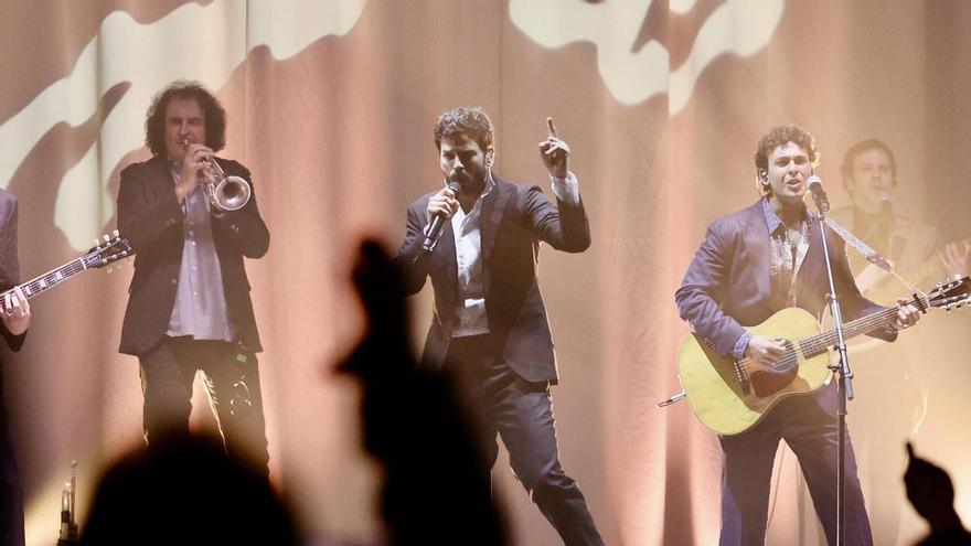 Los gritos hacia Pedro Sánchez en el Gijón Arena tras el concierto de Taburete