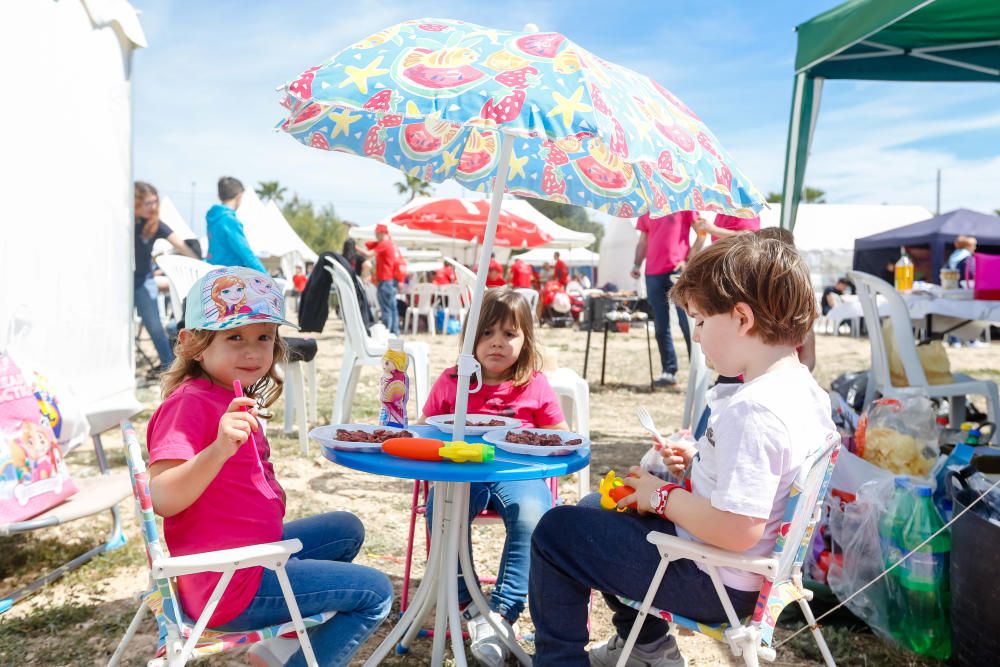 El "Día de La Mona" congrega a más de 125 peñas y 3.000 festeros en Benidorm.