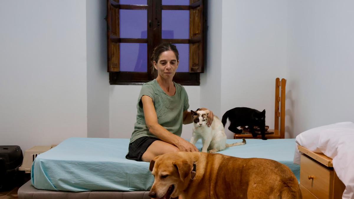 Julia, vecina de Azuébar: "He cogido al perro, los gatos y los papeles importantes"