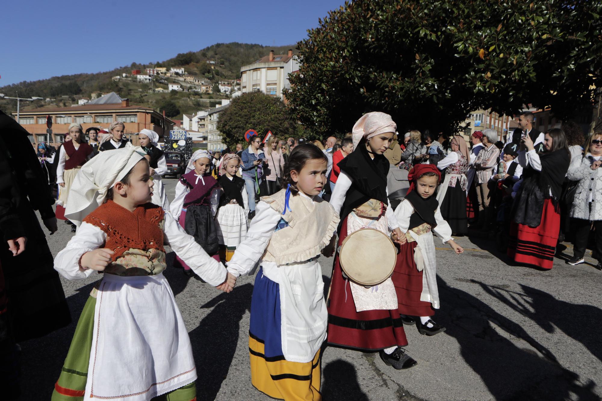 EN IMÁGENES: La localidad allerana de Moreda celebra San Martín, la fiesta de los Humanitarios