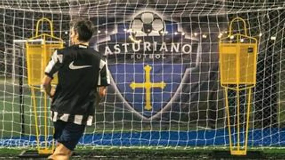 El nuevo Messi espera al Real Oviedo en el Centro Asturiano de Buenos Aires