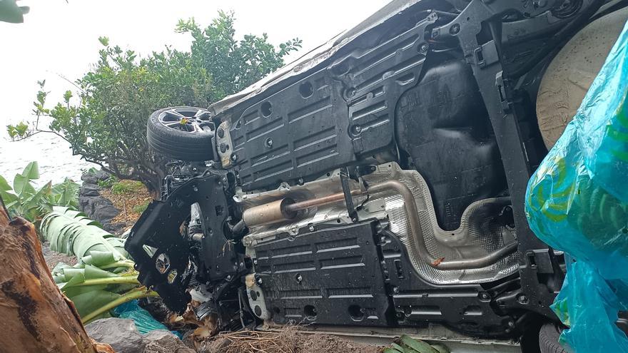 On Tenerife, a car with a family flew off the road: miraculously, there were no casualties.