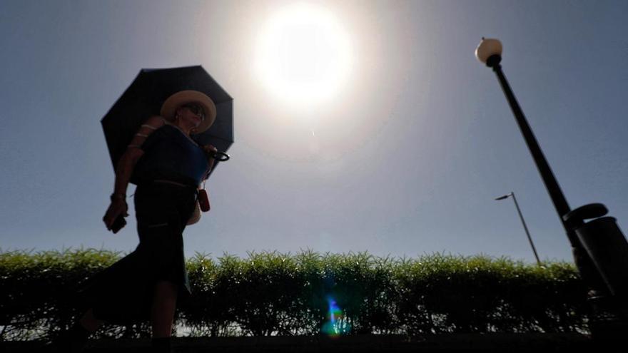 Alerta por temperaturas máximas y prealerta por calima este miércoles en Canarias