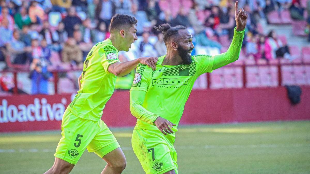 Nsue celebra el gol de la victoria del Intercity.