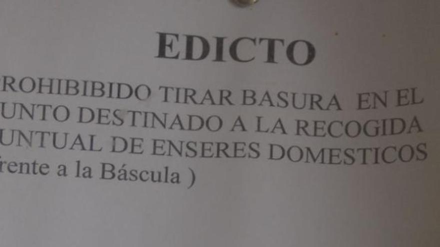 Residuos depositados en las inmediaciones de Torregamones.