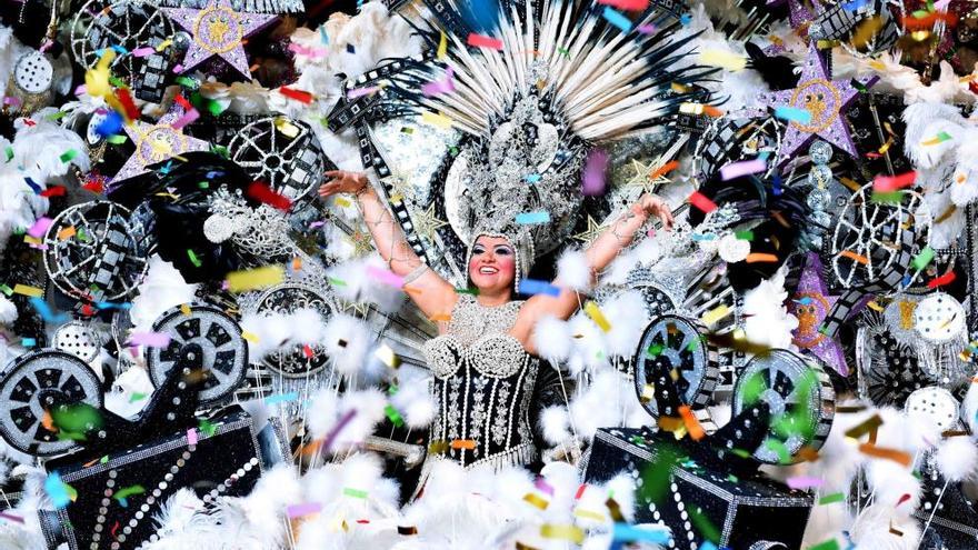 Cristina Díaz, del grupo ´Salgueiro´, Reina del Carnaval 2015.