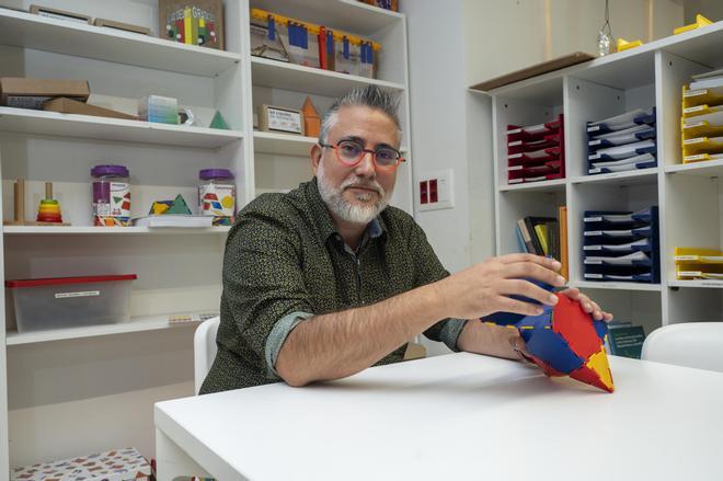 Abraham de la Fuente, profesor: "Las familias vemos el fin de las colonias escolares como una pérdida, pero eran un privilegio"