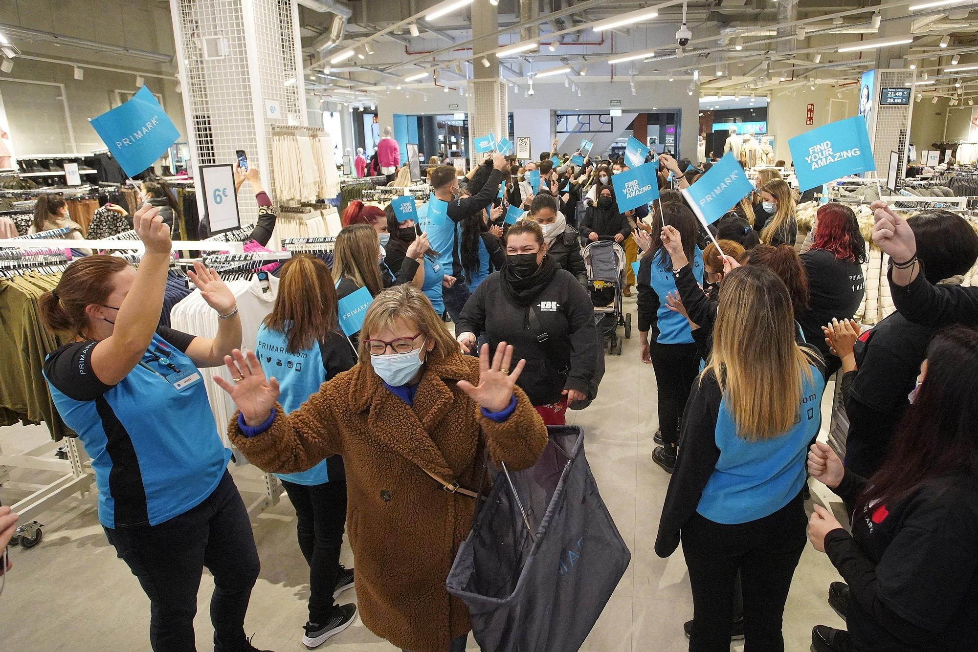 Gran expectació a l'obertura del Primark a l'Espai Gironès de Salt