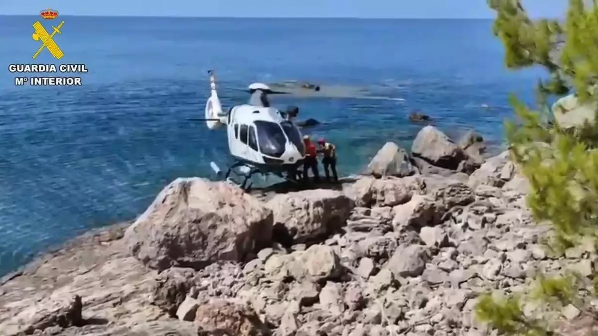 La Guardia Civil rescata a una excursionista que cayó de diez metros de altura en Cala Deià