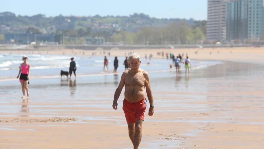 Calorín y rayinos de sol que ya saben a verano: Asturias &quot;estrena temporada&quot; a 30 grados en abril