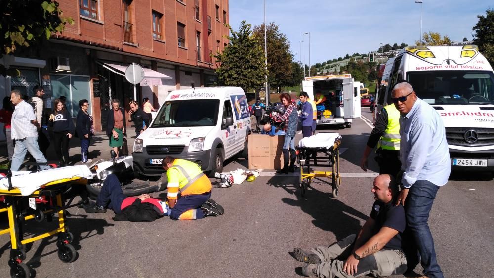 Accidente en Contrueces con dos motoristas heridos