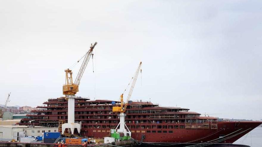 El &quot;Azora&quot; en el muelle de Barreras. // Marta G. Brea