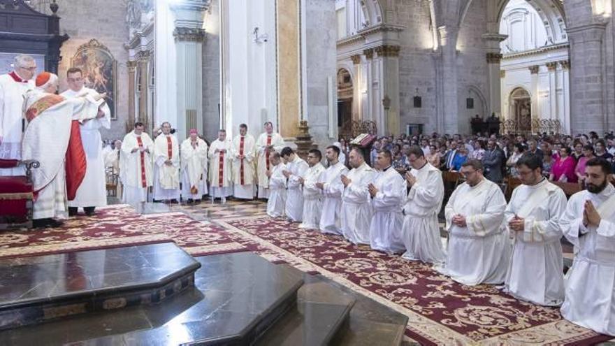 La ordenación de los diez sacerdotes tuvo lugar en una multitudinaria celebración.