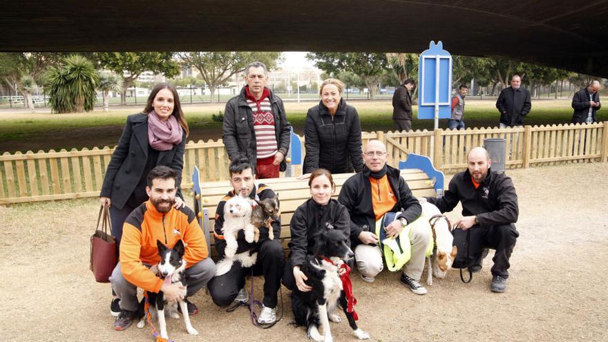 La Concejala de Parques y Jardines, Lourdes Bernal, ha inaugurado el circuito de perros.