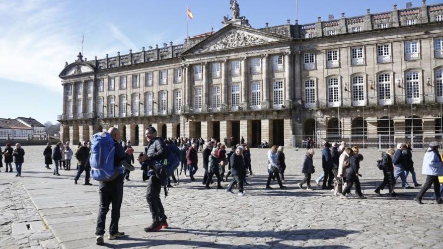 Turistas este mes en el Obradoiro de Santiago