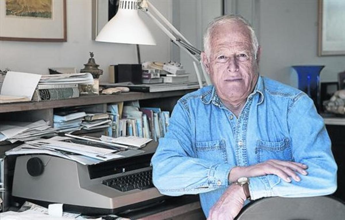 L’escriptor nord-americà James Salter, a l’estudi de casa seva, a Bridgehampton, el 2005.