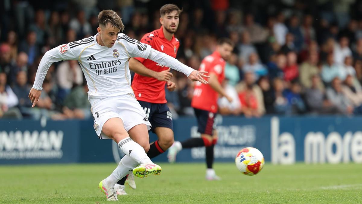 Imagen del partido entre Osasuna Promesas y el Castilla
