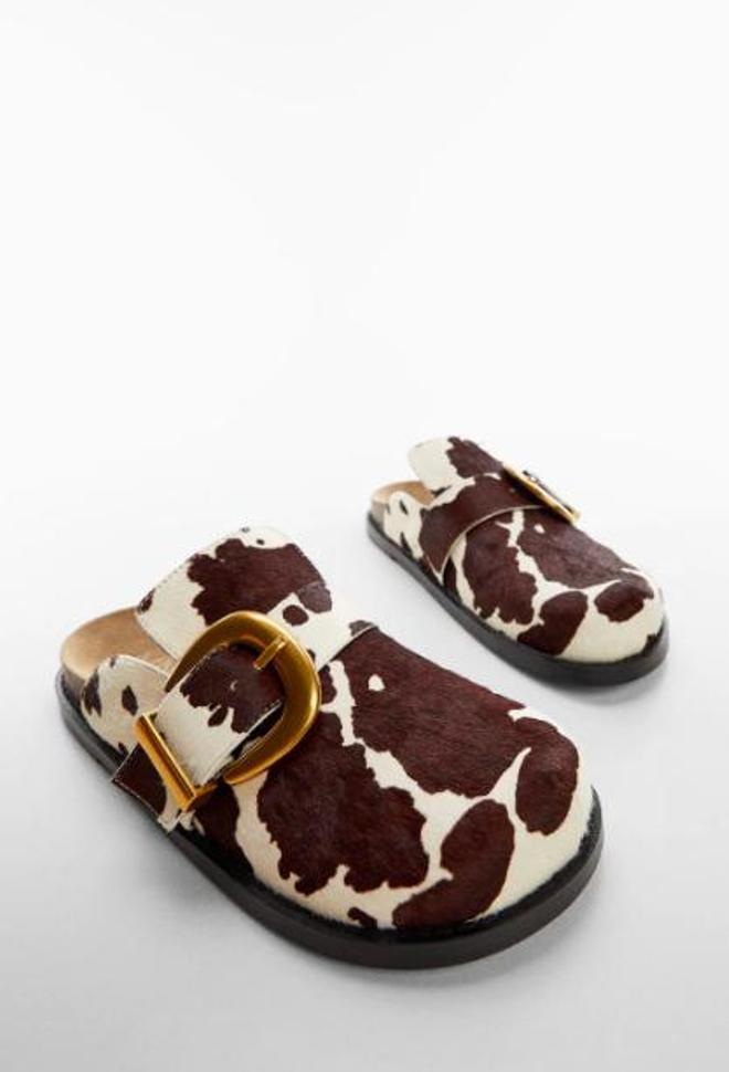 Zueco piel animal print de Mango