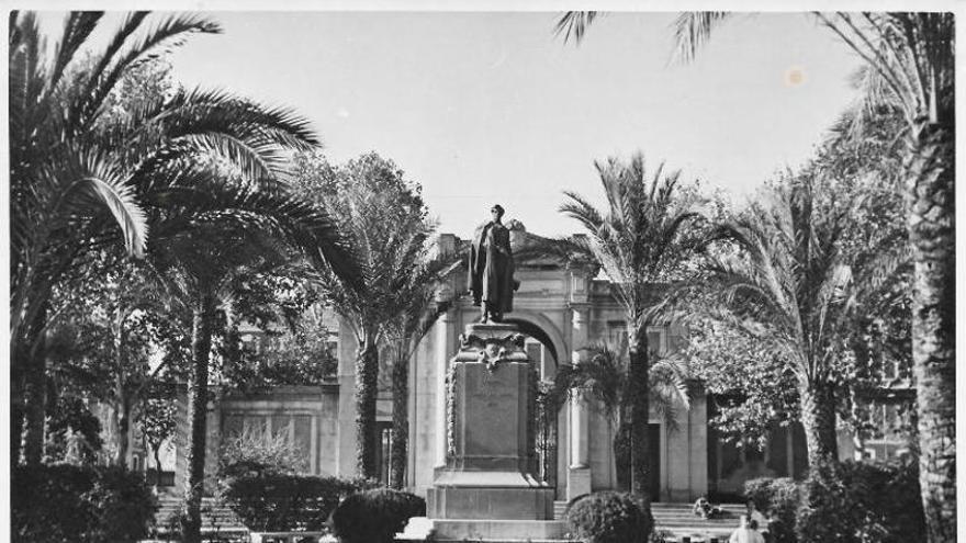 De biblioteca a caseta, los cien años y mil usos de la Pérgola de Córdoba