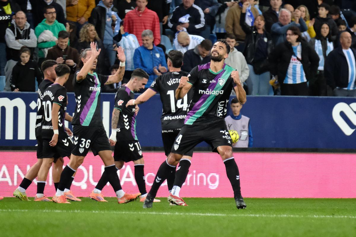 Málaga CF se enfrenta al Real Zaragoza en la Rosaleda. Málaga CF se enfrenta al Real Zaragoza en la Rosaleda.